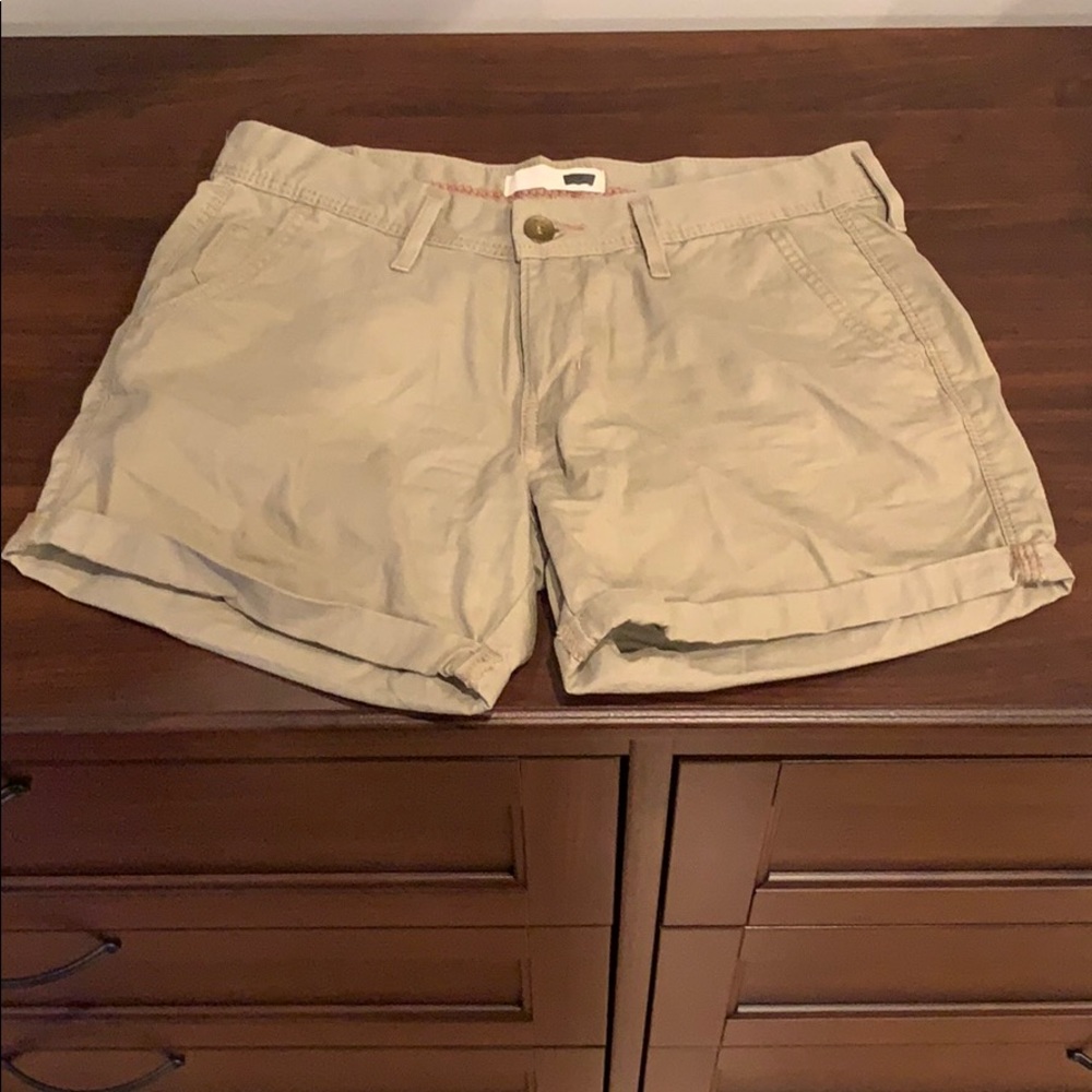 NWOT LEVI’S Khaki Shorts